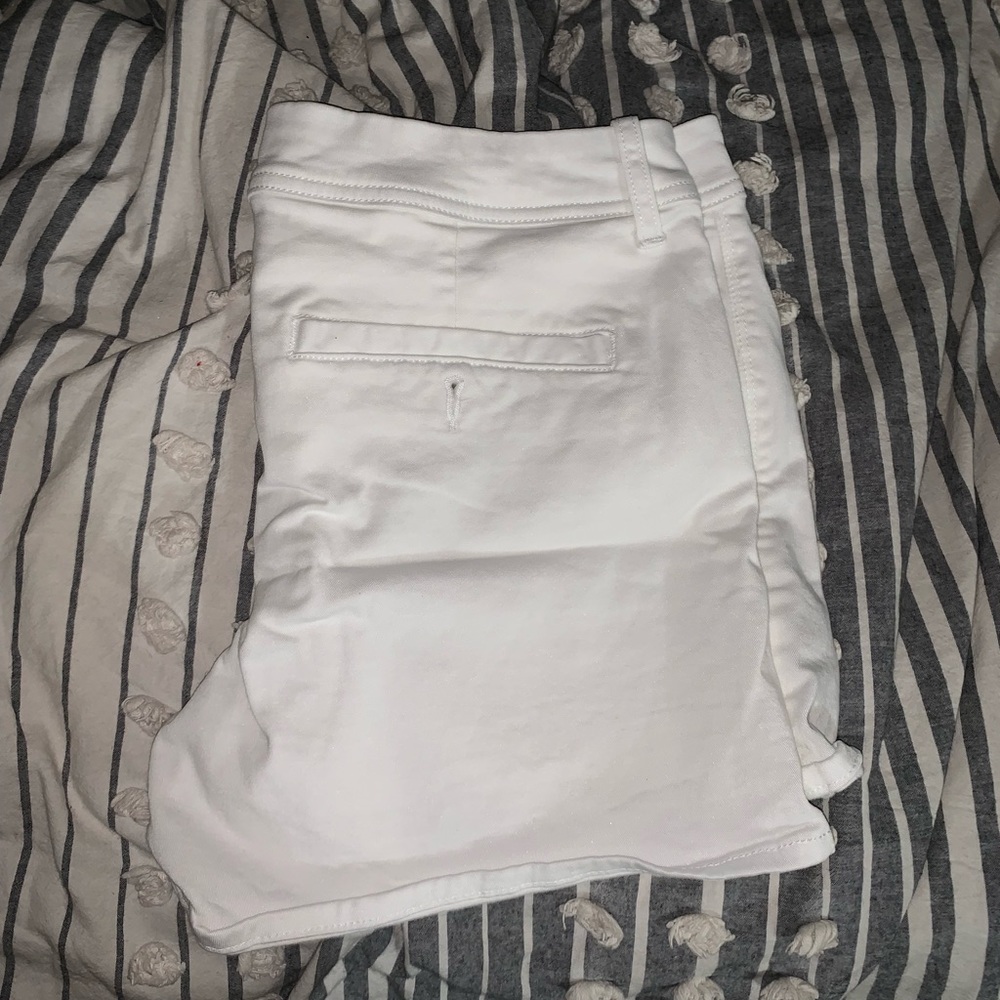 American Eagle White khaki Shorts